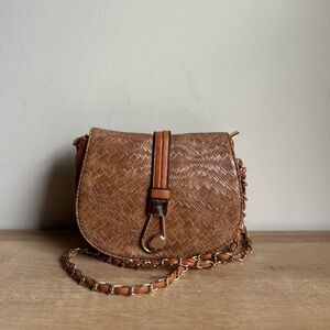 Chic Woven Leather Crossbody Bag in Brown